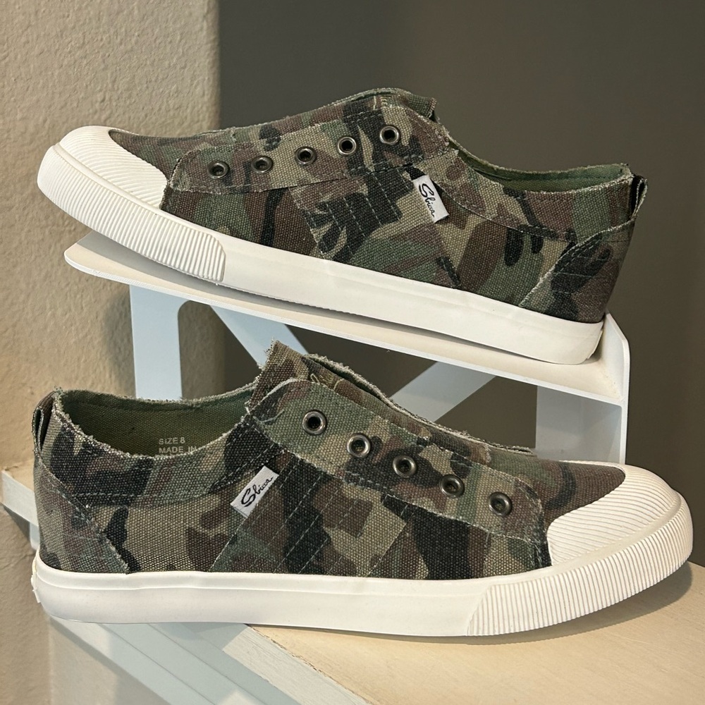 Sbicca Creola Women’s Slip On Shoe Size: 8 Color: Camo New In Box Fast Shipping